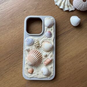 Seashell Decorated Phone Case - Cream and Tan iPhone 14 Pro